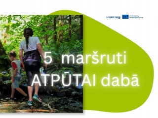 Baneris ar nosaukumu - 5 mar&scaron;ruti atpūtai dabā uz gai&scaron;i zaļa fona ar attēlu, kur redzama sieviete pārgājienā mežā