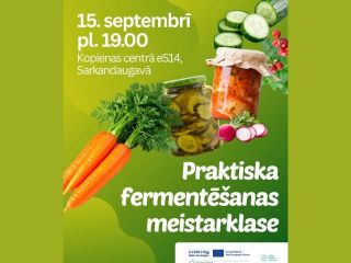 Reklāmas plakāts par praktisku fermentē&scaron;anas meistarklasi. Uz zaļa fona redzami dārzeņi un fermentēti produkti: burkāni, gurķi, redīsi, svaigi zaļumi un stikla burkas ar marinētiem dārzeņiem. Plakātā norādīta informācija: &ldquo;15. septembrī pl. 19.00, Kopiena